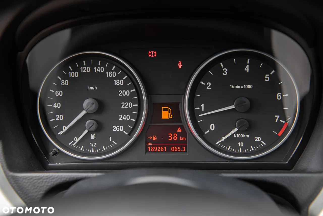 BMW Seria 3 325xi Touring - 17