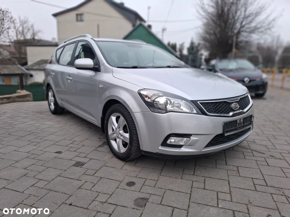 Kia Ceed 1.4 CVVT Dream-Team Edition - 38