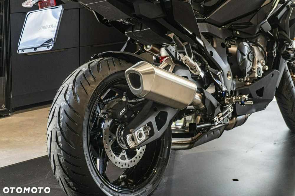 BMW XR - 9