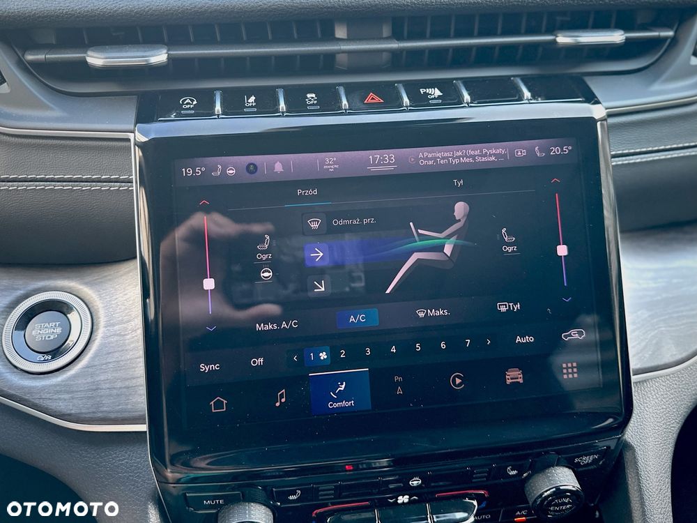 Jeep Grand Cherokee - 29