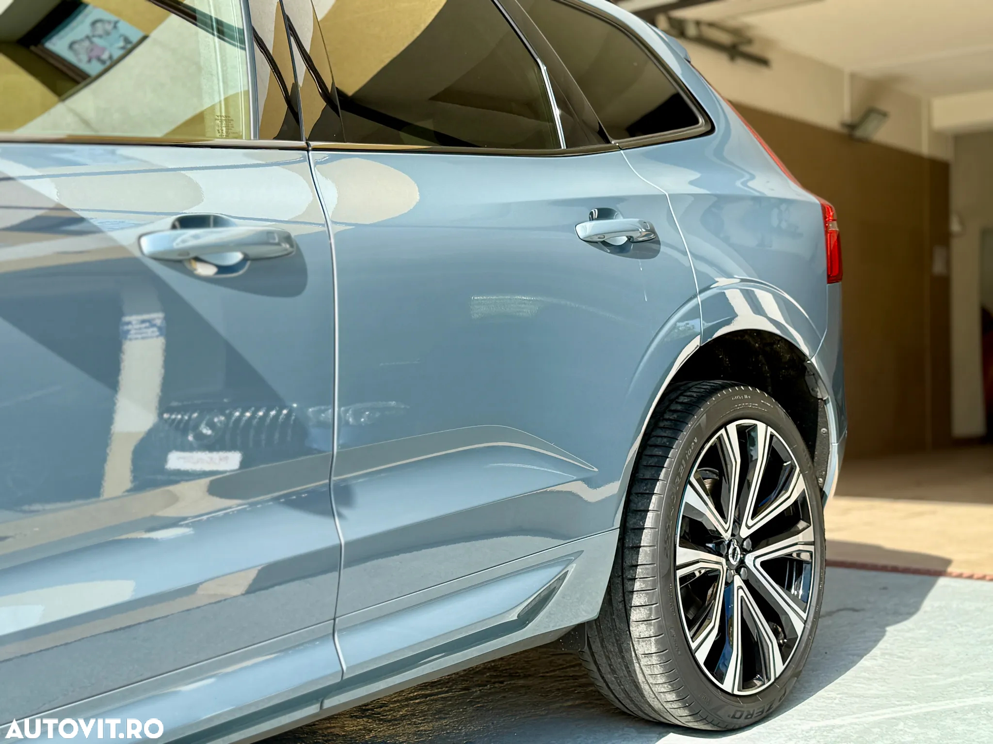 Volvo XC 60 B4 MHEV AT8 AWD R-Design - 12