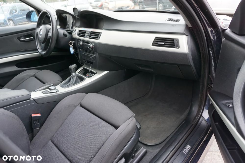 BMW Seria 3 318i Edition Sport - 15