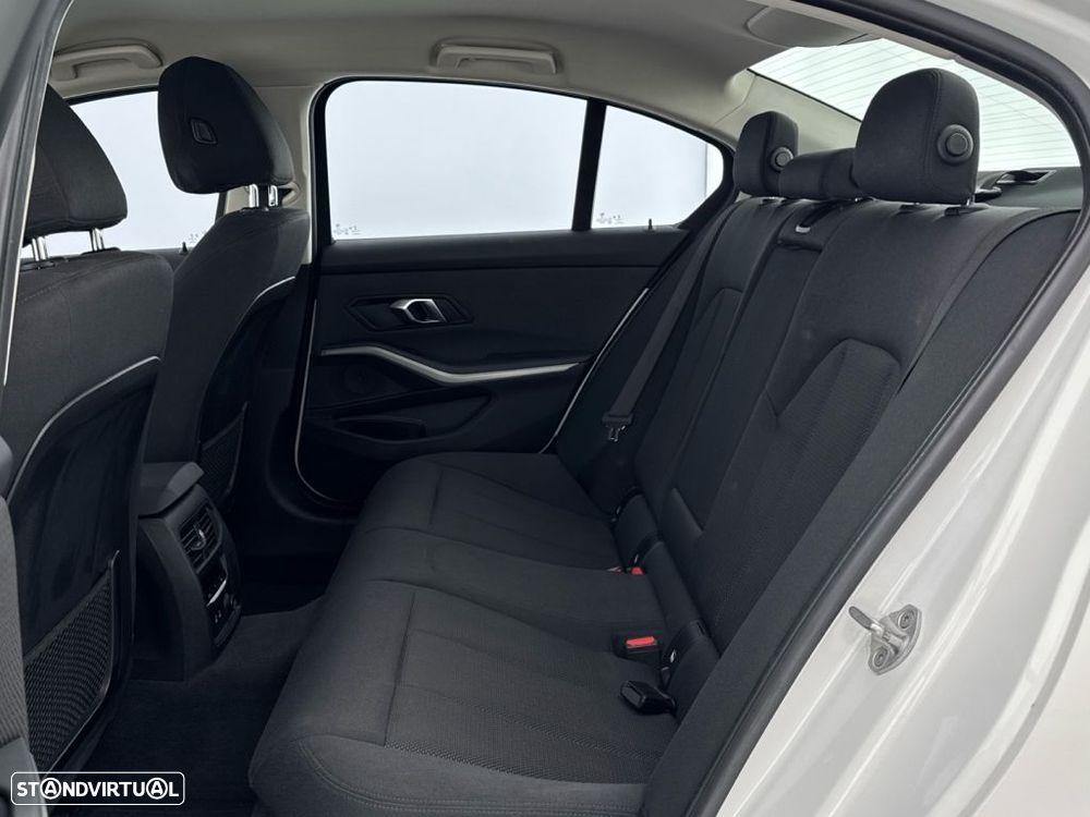 BMW 330 e Auto - 12