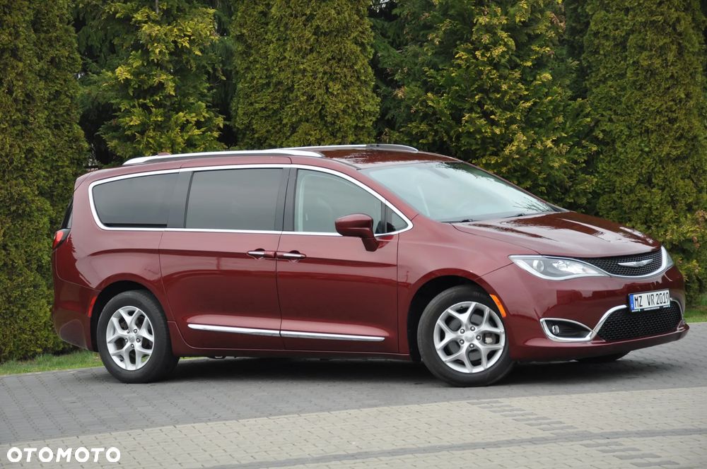 Chrysler Pacifica - 8