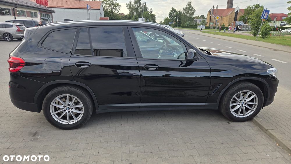 BMW X3 xDrive20i Advantage - 4