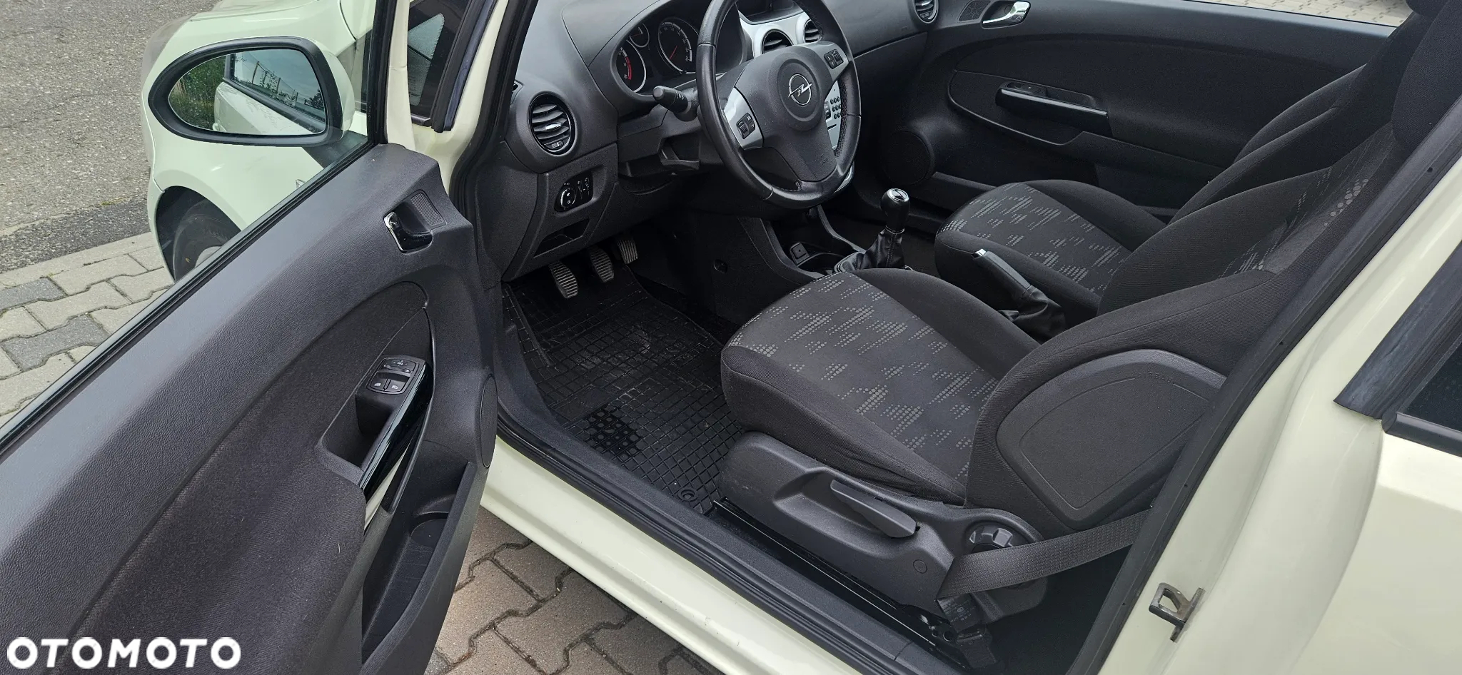 Opel Corsa 1.4 16V Satellite - 11