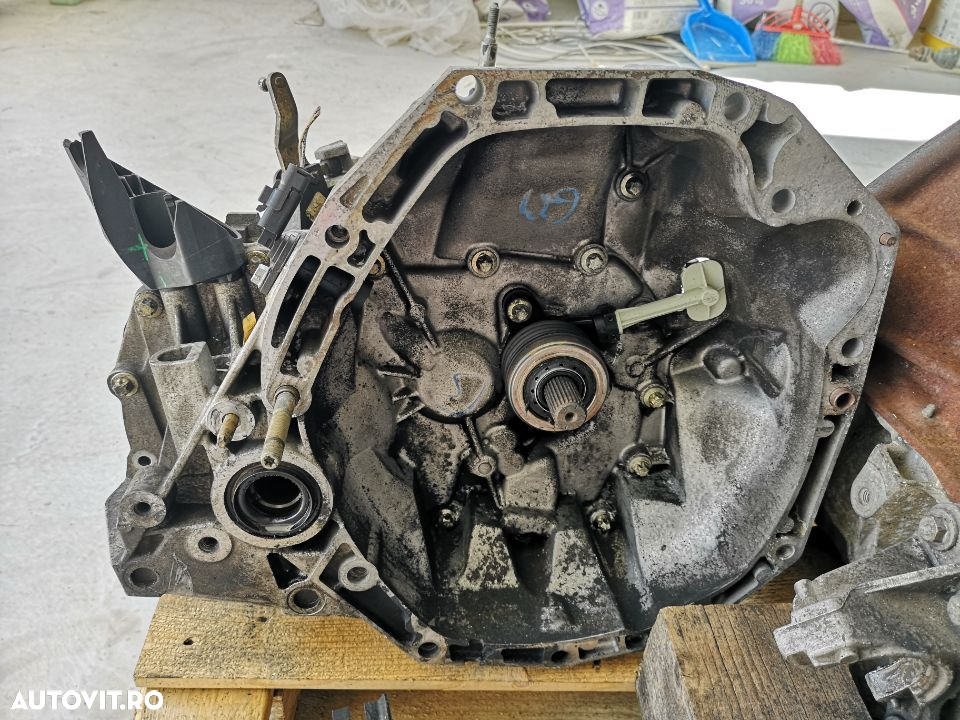 Cutie viteze 1.4 JH3-172 Clio 3 euro 4 8200166683 in stare foarte buna - 2