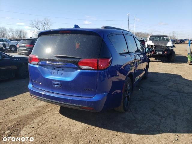 Chrysler Pacifica - 2