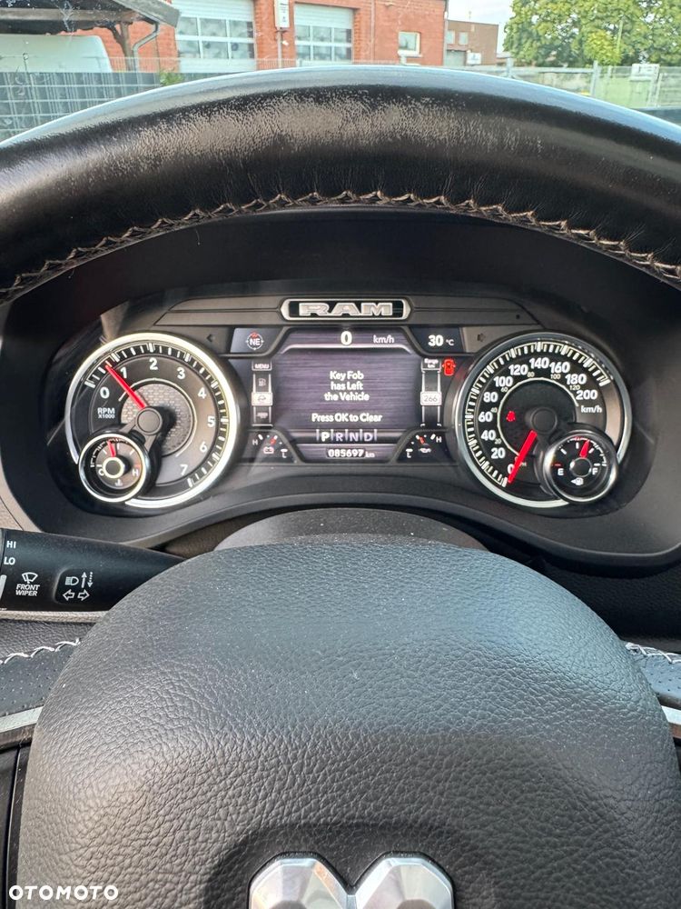 RAM 1500 Crew Cab Sport - 30