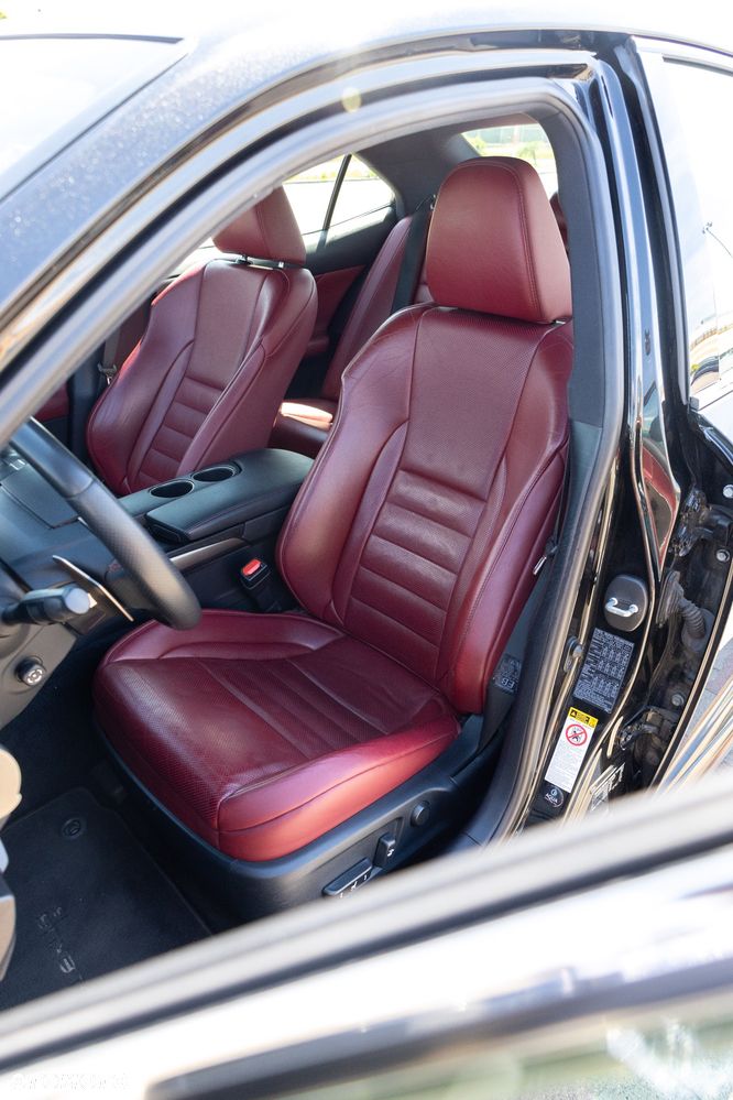 Lexus IS 300h F Sport - 17