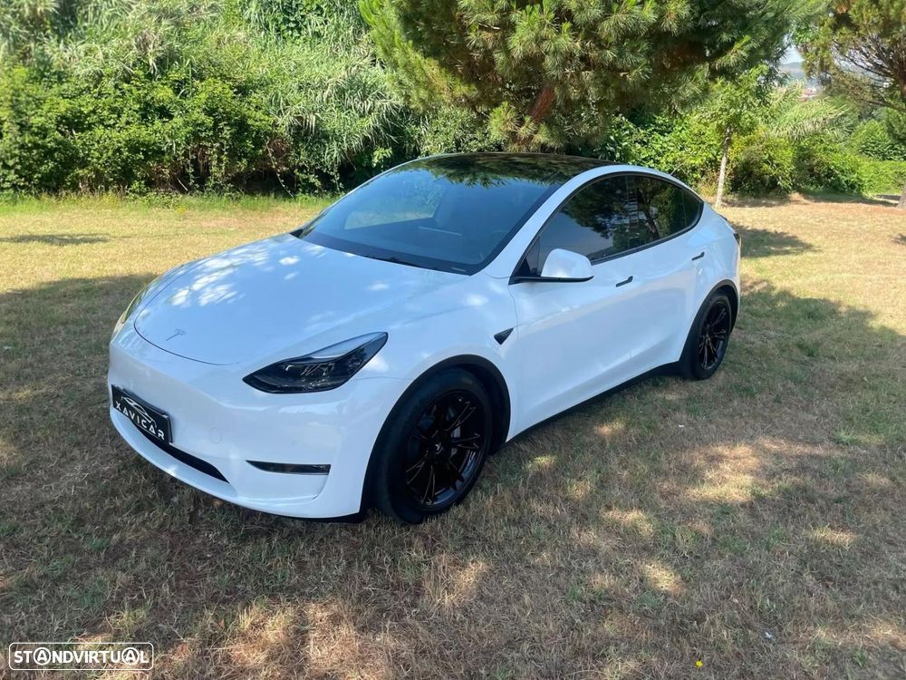 Tesla Model Y Long Range Dual Motor AWD — fotografia 3