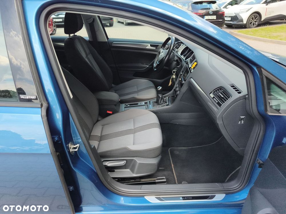 Volkswagen Golf - 10