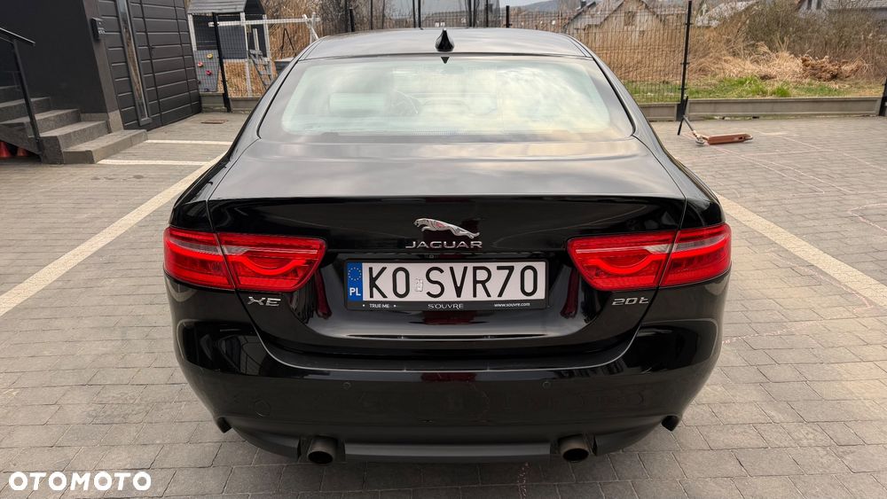 Jaguar XE 2.0 T Prestige - 6