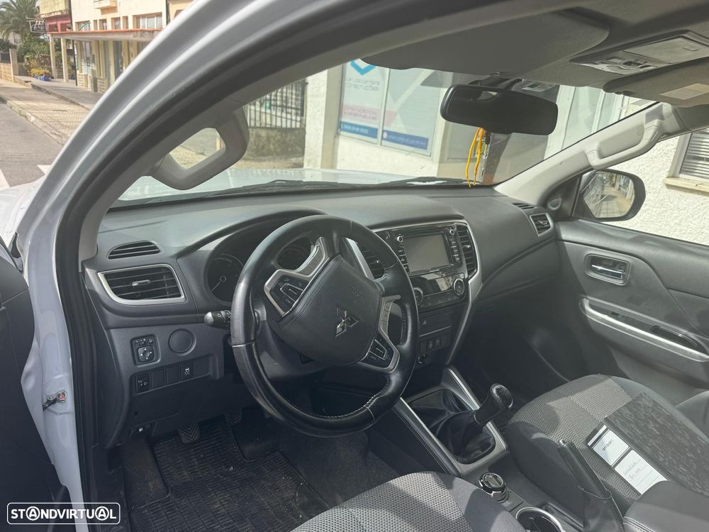 Mitsubishi L200 2.3 DI-D Space Cab Invite Strakar Look 4WD - 12