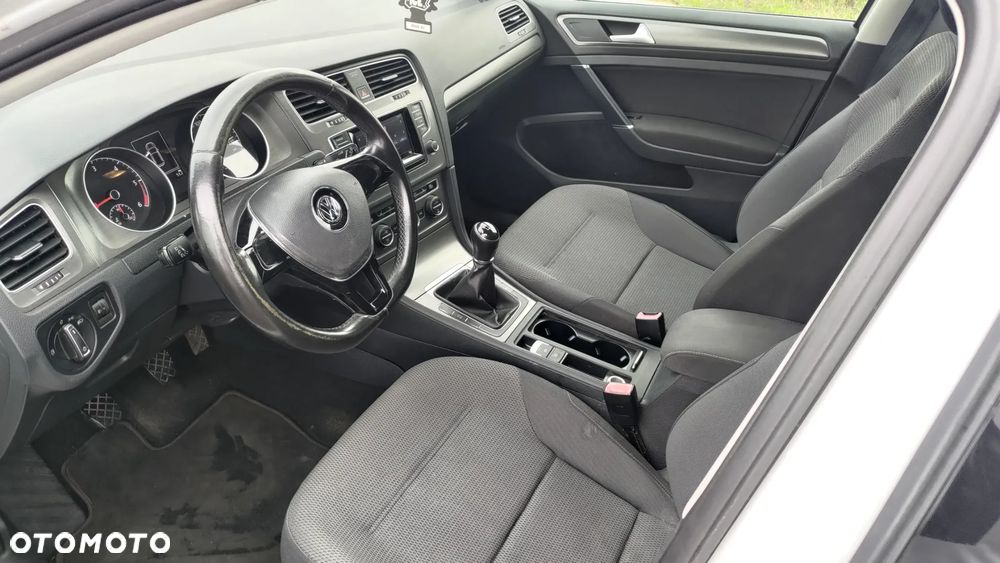 Volkswagen Golf 1.6 TDI BlueMotion Technology Cup - 23