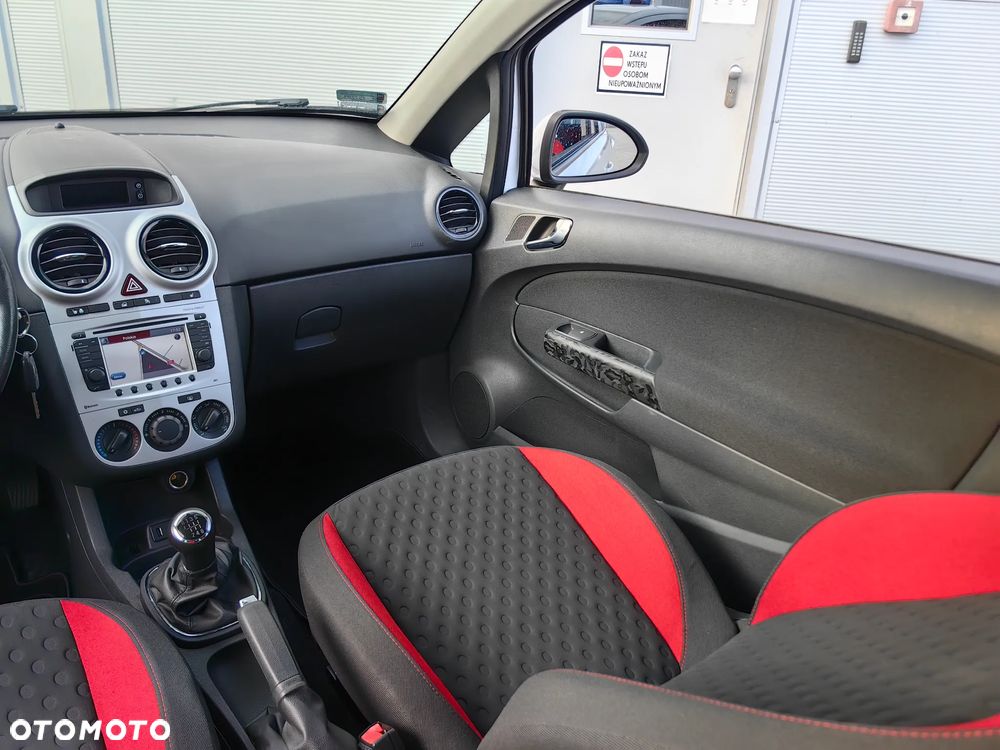 Opel Corsa 1.6T GSI - 8