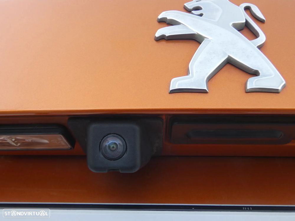 Peugeot 2008 1.2 PureTech Allure Pack - 24