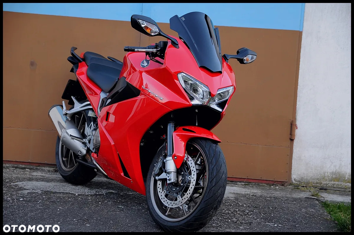 Honda VFR - 8