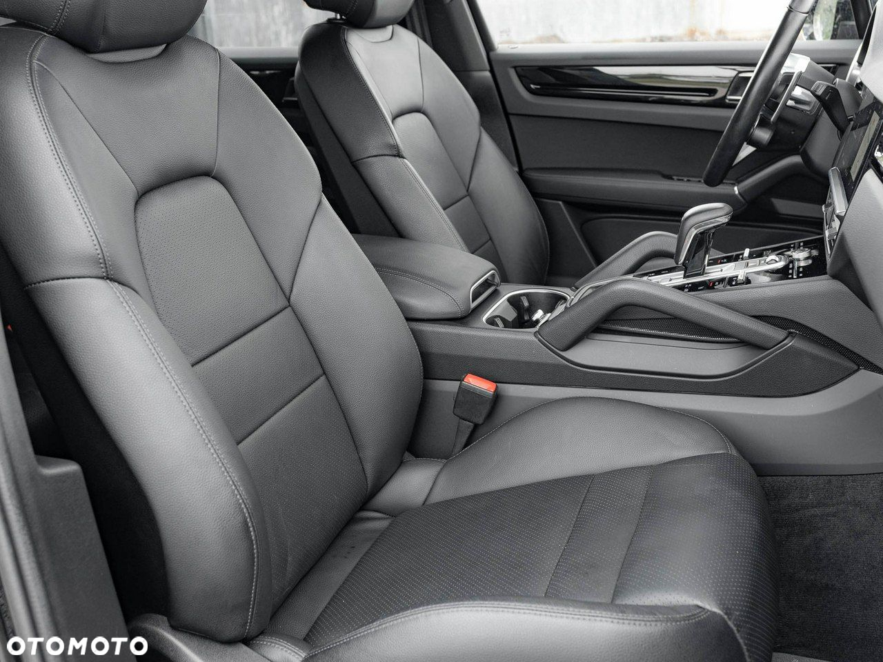 Porsche Cayenne - 33