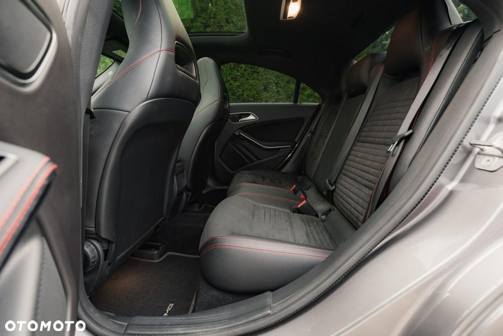 Mercedes-Benz CLA 220 4-Matic AMG Line - 15
