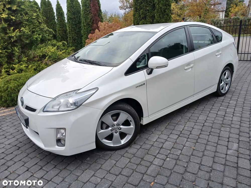 Toyota Prius (Hybrid) Executive - 3