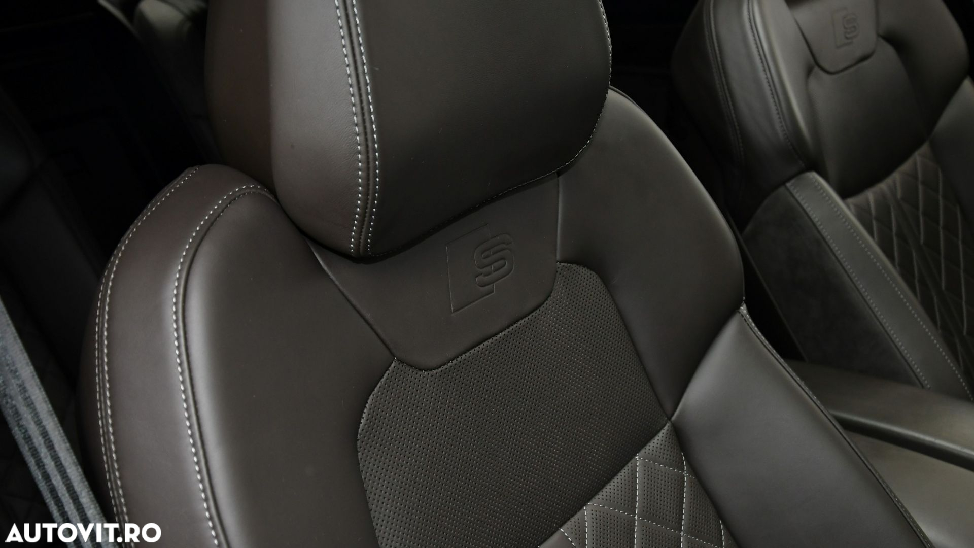 Audi A8 60 TFSI e quattro Tiptronic PHEV - 12