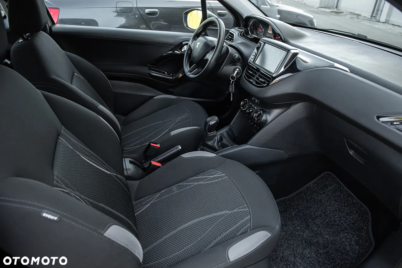 Peugeot 208 - 24