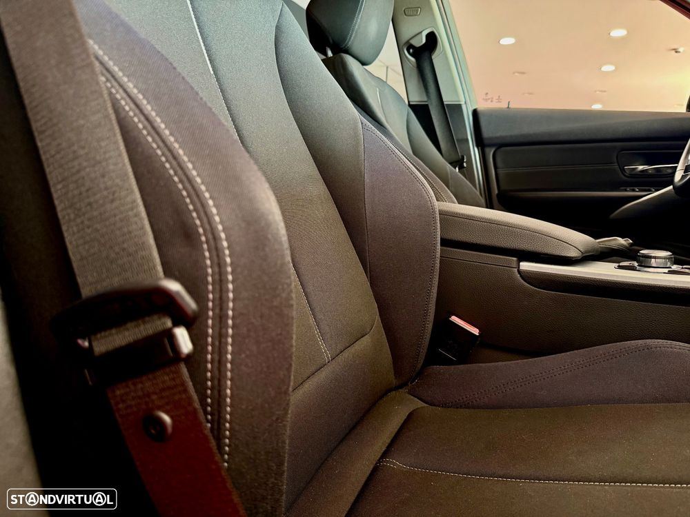 BMW 320 d Sport Line - 29