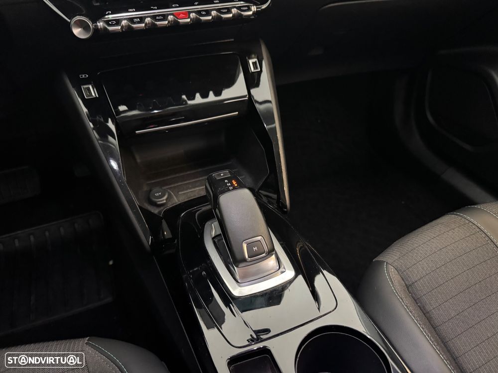 Peugeot 2008 1.2 PureTech Allure EAT8 - 18