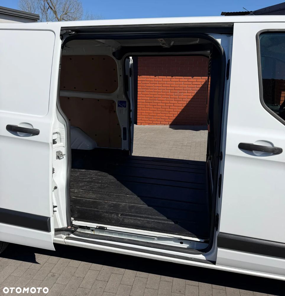 Ford TRANSIT CUSTOM - 11
