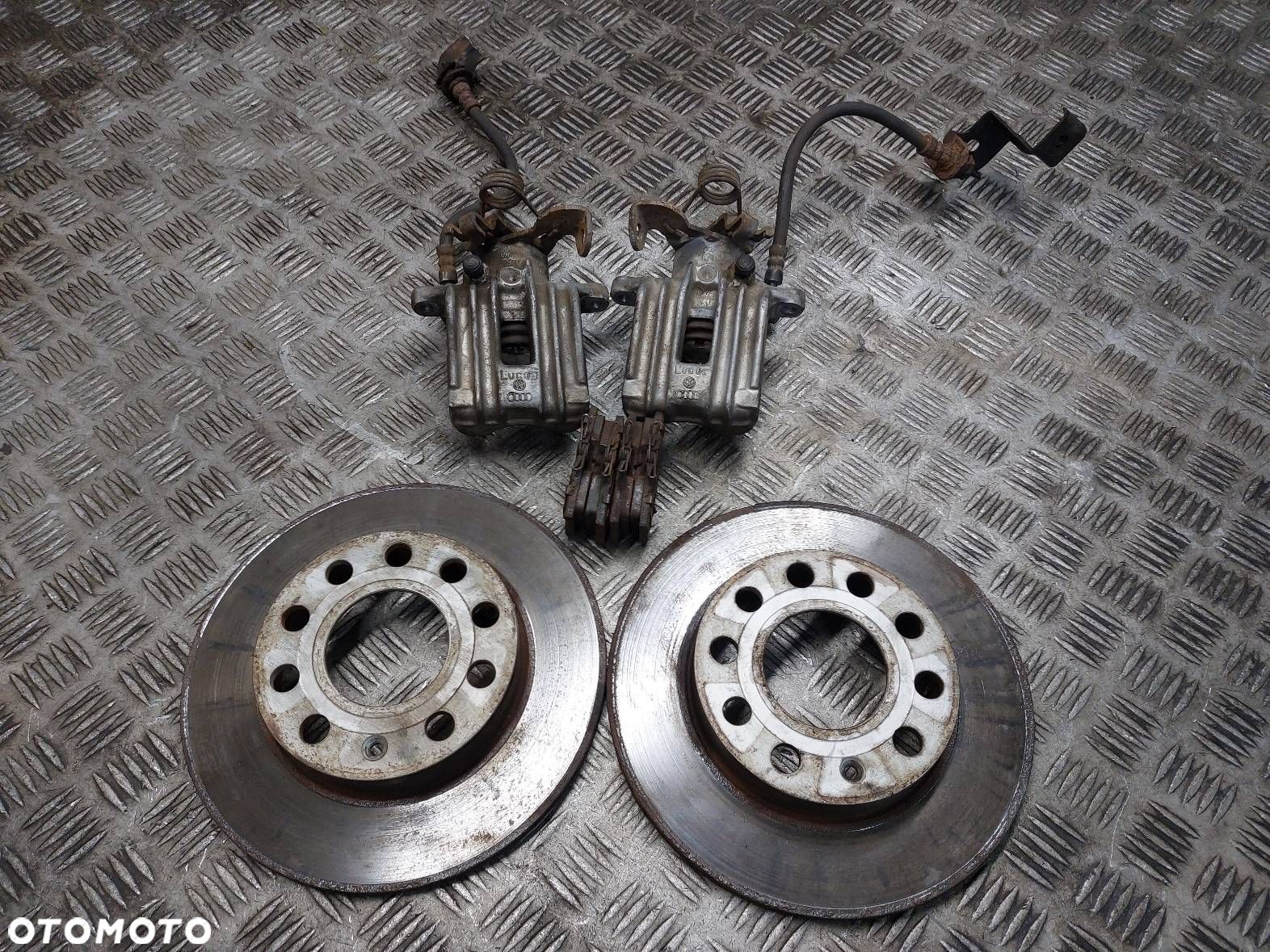 TARCZE HAMULCOWE TYŁ + KLOCKI + ZACISKI AUDI A4 B7 2.0 TDI - 1
