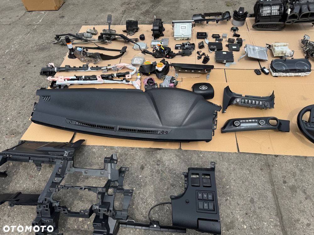 TOYOTA HILUX  a 8 VIII  LIFT CZĘŚCI kierownica z tempomatem wszystkie   2015- Radio    1300zl / 86140-OK620 138000-6050H101 BQ800962 FT0078A 10R-04  Moduł nawigacj 400zl / QNG-BE2808  6434C-BE2808  TA-2014 202-SMB033   Sterownik moduł napędu 300zl  89533-71092 363811-12720   Moduł kamera radar asystent 300zl  MFC430TA 8646C-OKO20   62A669-000 89990-0K081  -300zł   88650-0K560 MA277400-6930  -200zł   Sensor radar distronic acc 1400zl  88210-OKO50  Moduł zamka centralnego 150zl  89740-OKO40 61B921-000  MODUL STEROWNIK START STOP -400zl  8926A-OKO10 219002-3230   89784-F4020 200zl  POMBA ABS  700zl  116040-48230 89541-71810  MODUŁ STOP AND START 600zl  89260-0K062 219001-4640   STEROWNIK MODUL WTRYSKU ENGINE CONTROL 3400 zł   89666-0KW12 SZ276100-5300   MODUŁ POZIOMOWANIA REFLEKTORÓW 200zł  89960-71050 35600-70567 88QkX375957   Gateway 250zl  89100-71010 5012-9894   Przepływomierz 2.4 -100zl 22204-30030 197500-0030   081-0H86 -200zl   Wentylator 400 184721 B453771   Rezystor wentylatora silnika dmuchawy 350  499300-2250    89960-71050 35600-70567  88QKX375957    Obudowa panel ramka radia 200zl 55420-kk140  Moduł bezpieczników skrzynka zestaw startowy zestaw do odpalenia hilux 8 2.4  89221-0K011 82730-OK520   Licznik zegary 83800-FD290-B 800  Przełącznik zespolony taśma zwijak manetka 1117732 -800zl   Przelacznik napędów reduktora M57265 -150zl   sensor air bag 89170-0K841 RA 231000-8551 -1000zl   Zestaw konsola pasy deska rozdzielcza toyota hilux 8 oryginalna 3300zl   Moduł przekaźnik świec żarowych 28551-0E010 150zl   panel klimatyzacji 400 zł 55900-0KB10 6440888a  oslona konsoli 200zl  55407-kk071 55414-kk04   Lewarek zmiany biegów automat 350zł  A004 16AUG18   Pedal hamulca 150zł   ramiona wycieraczek mechanizm wycieraczek 350zl 85110-0K171 AE159300-7070  Nagrzwnica 700zl  87010-0KG90  Lewarek 200 zł   kurtyny prawa lewa L9XN8251623 1L0V62718Q3H  TG11E01001  00589-P1-000194  1500sztuka   55303-KK040 stelaz konsoli 300   55607-kk020 osłona pod konsole 50 zł   55642-KK020 66995-KK020 55618-kk040 66995 -Kk040 55618-KK060 -100zl   Instalacja elektryczna skrzynka bezpieczników cena do dogadania   82169-kk020  82143-KK670 82199-KK561 82138-KK081 82121-KKK51-A  82171-KK141  Ab 111-59ibw2-r 7432472-ab   SZYBKA WYSYŁKA PARAGON FAKTURA MOŻLIWOŚĆ DOSTAWY W TEN SAM DZIEN U CIEBIE POSIADAMY WIELE CZĘŚCI DO TEGO MODELU  I - 22