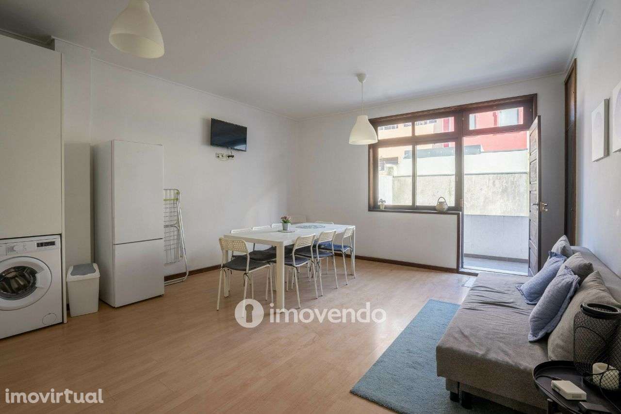 Apartamento T3, com duas varandas, em Paranhos, no centro do Porto - Grande imagem: 2/38