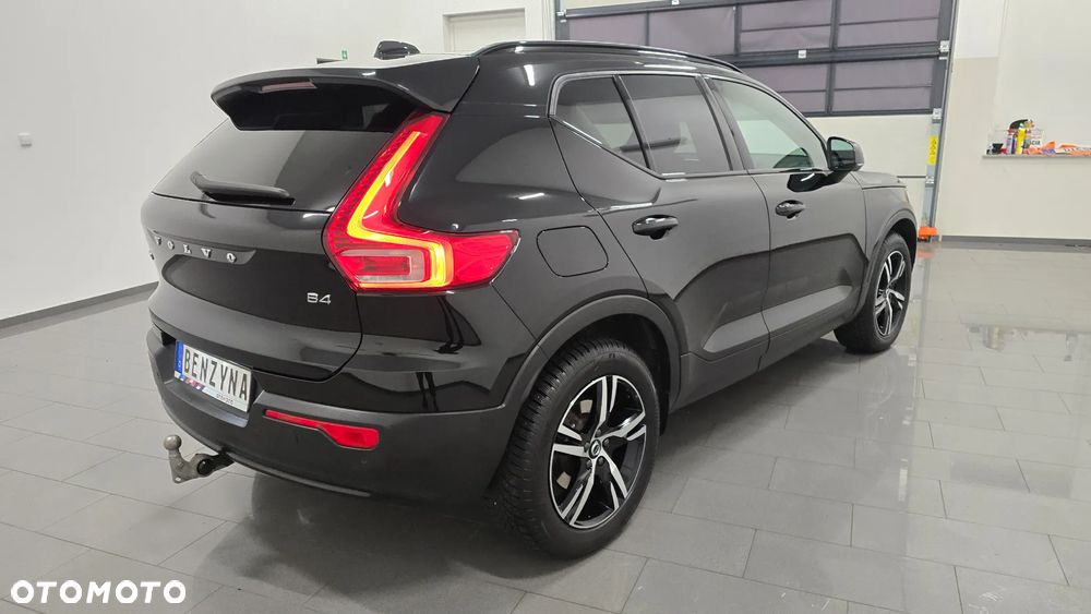 Volvo XC 40 B4 B DKG Plus Black Edition - 3