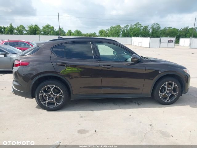 Alfa Romeo Stelvio 2.0 Turbo 16V AT8-Q4 Veloce Ti - 11