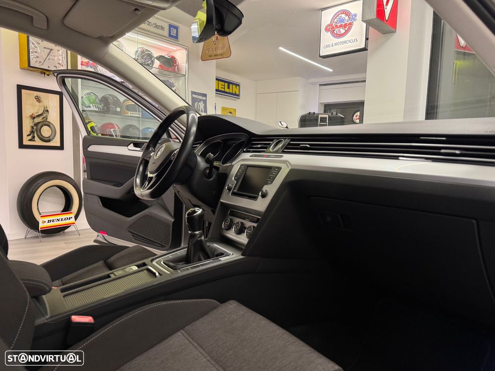 VW Passat Variant 1.6 TDI Confortline - 14
