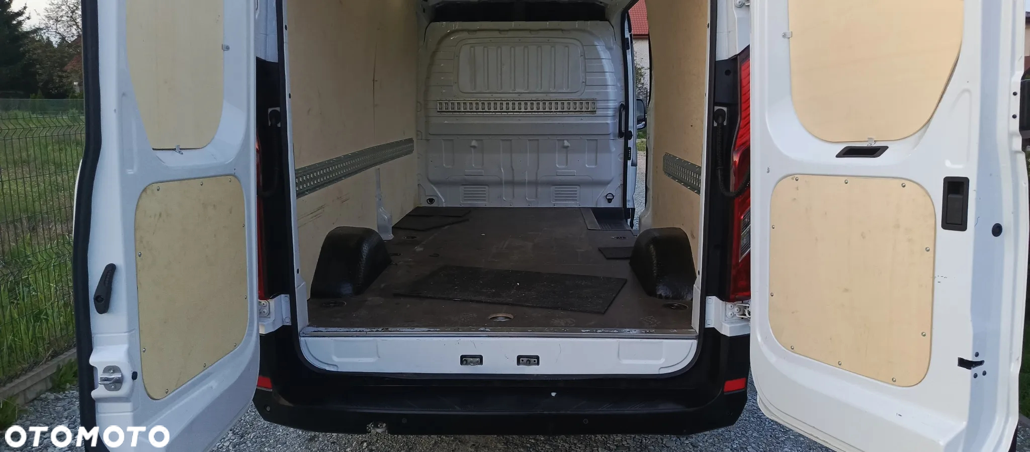 Maxus Deliver9 - 10