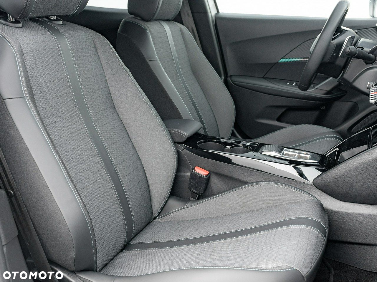 Peugeot 2008 1.2 PureTech Allure Pack S&S EAT8 - 33