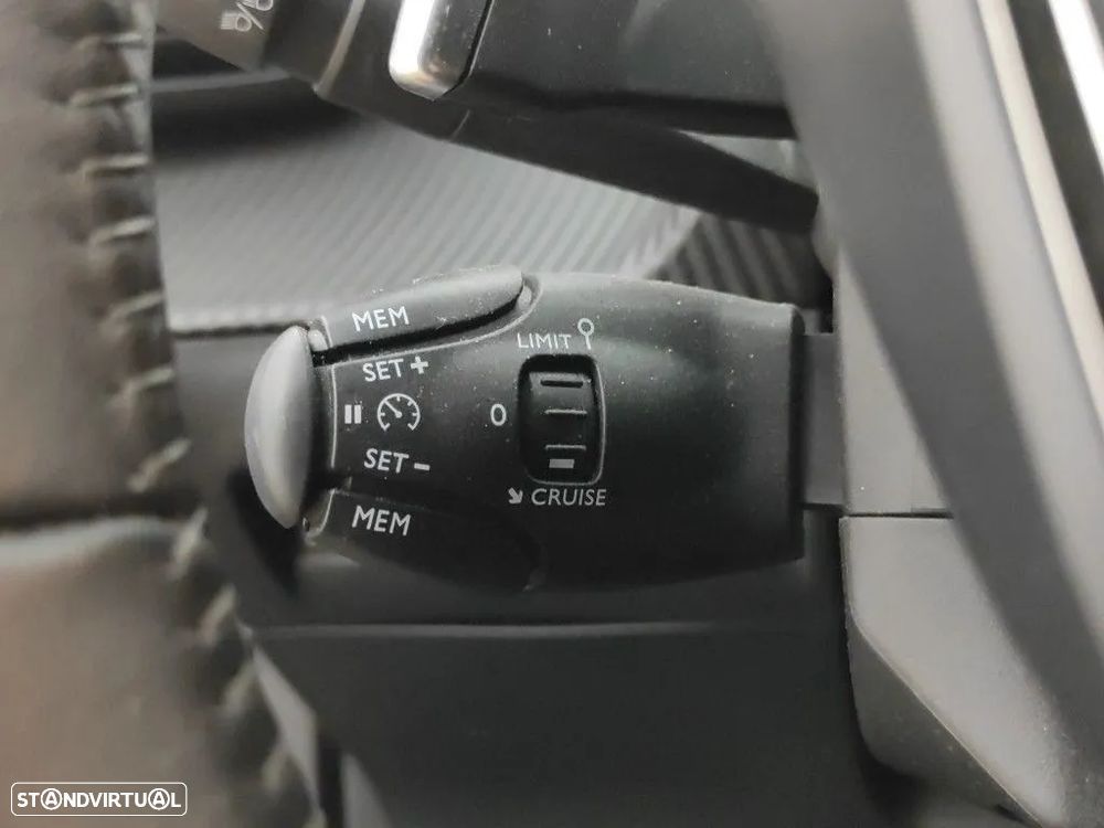 Peugeot 2008 1.2 PureTech Active EAT8 - 10