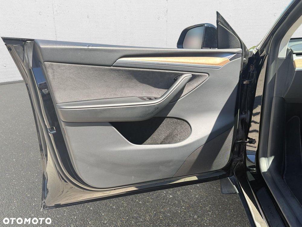 Tesla Model Y Performance AWD - 10
