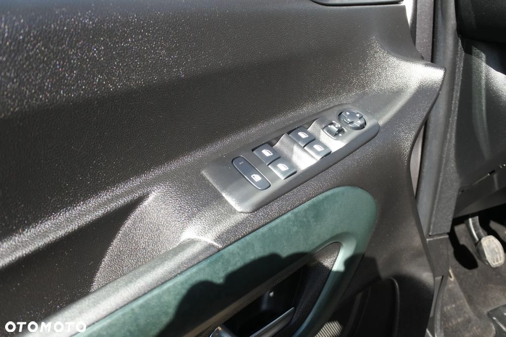 Citroën Berlingo XL PureTech 110 SHINE - 24