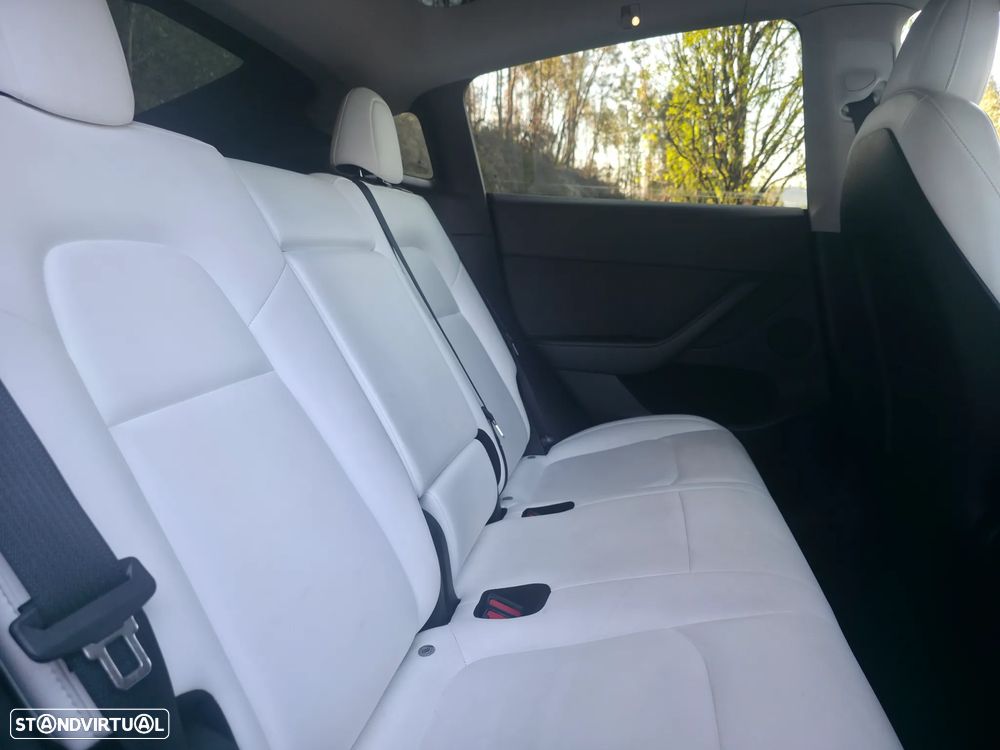 Tesla Model Y Long Range Dual Motor AWD - 16