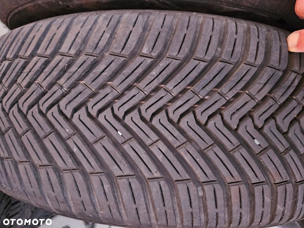 Całoroczne Continental AllSeason 215/60R17 opony - 1