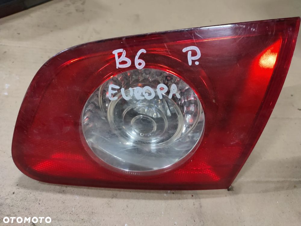 VW Passat B6 lampa prawa tył tylna w klapę - 1