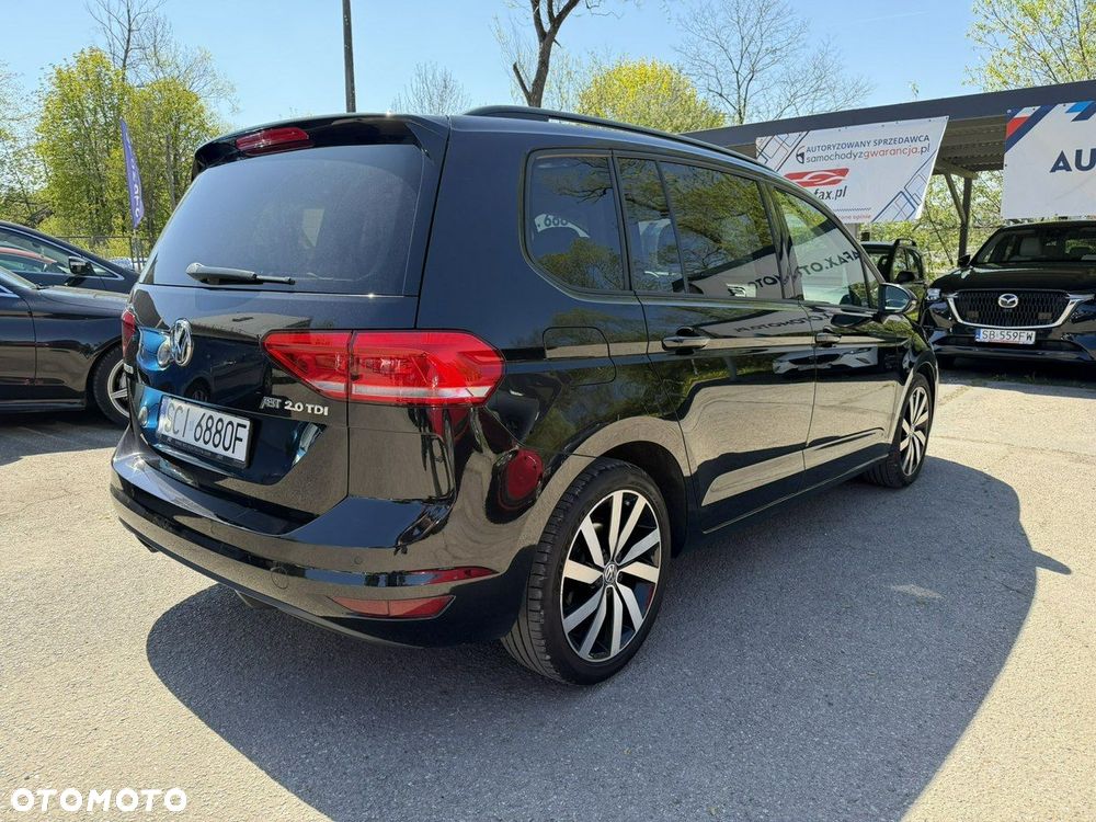 Volkswagen Touran - 11