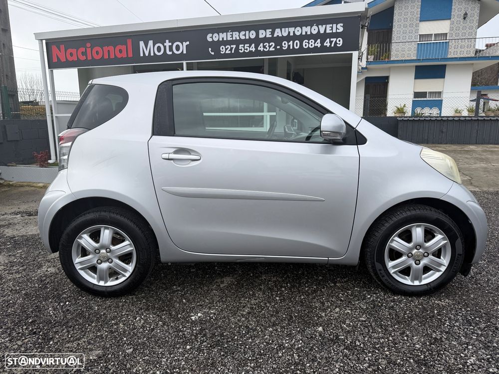 Toyota iQ 1.0 + - 6