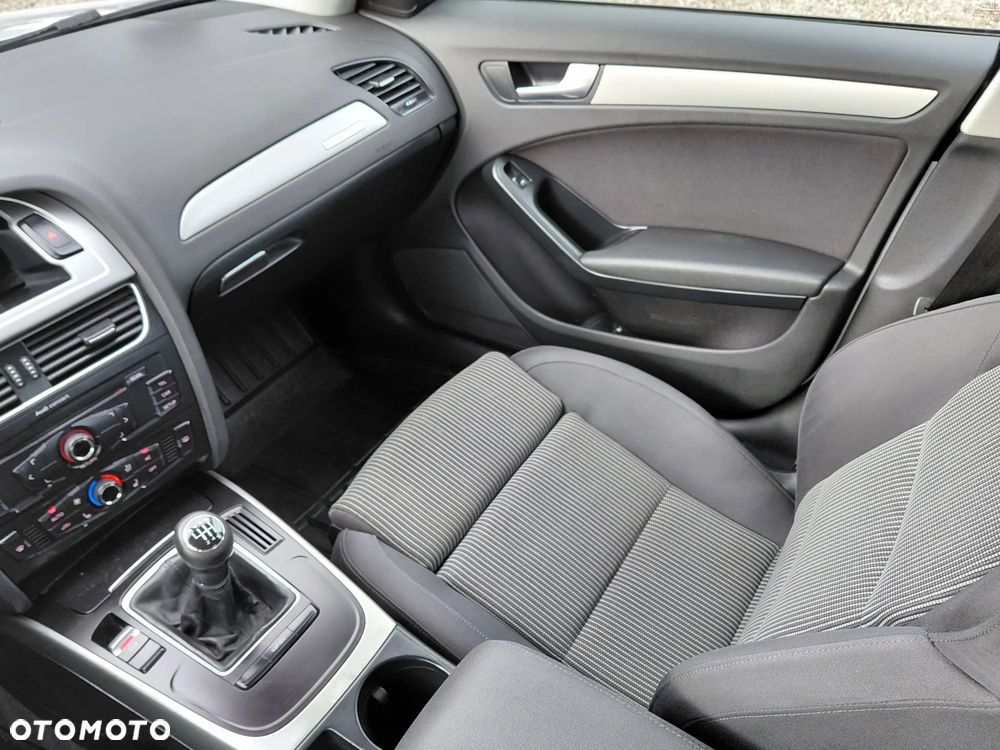 Audi A4 Limousine 3.0 TDI DPF quattro Ambiente - 8