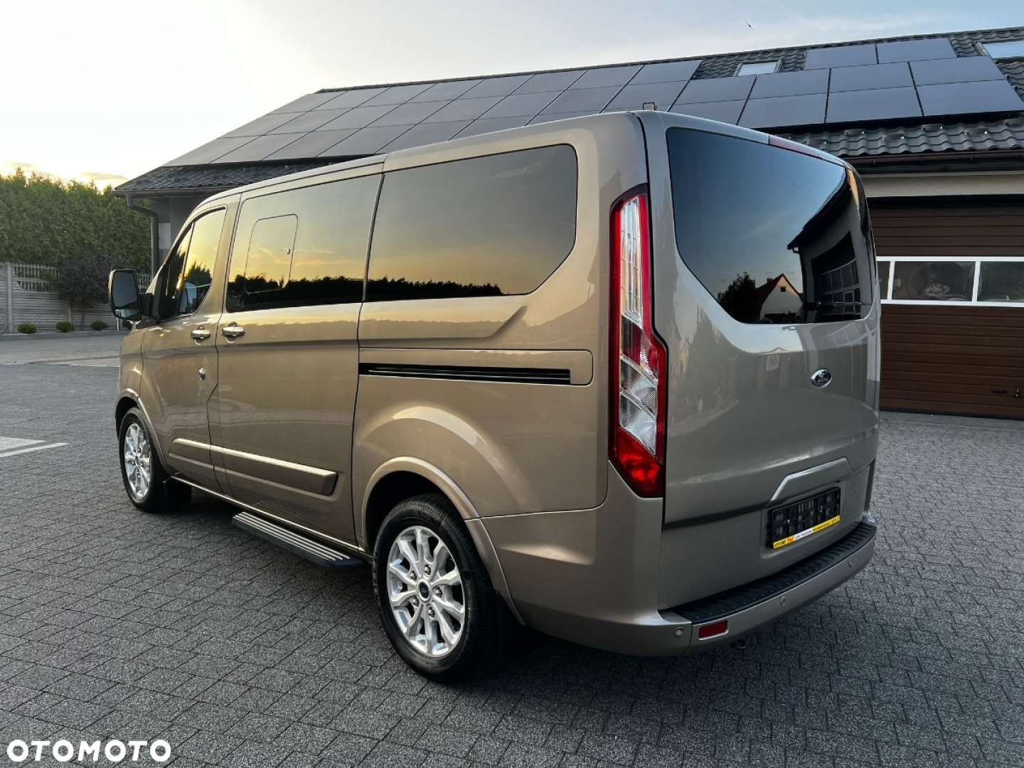 Ford Tourneo Custom - 12