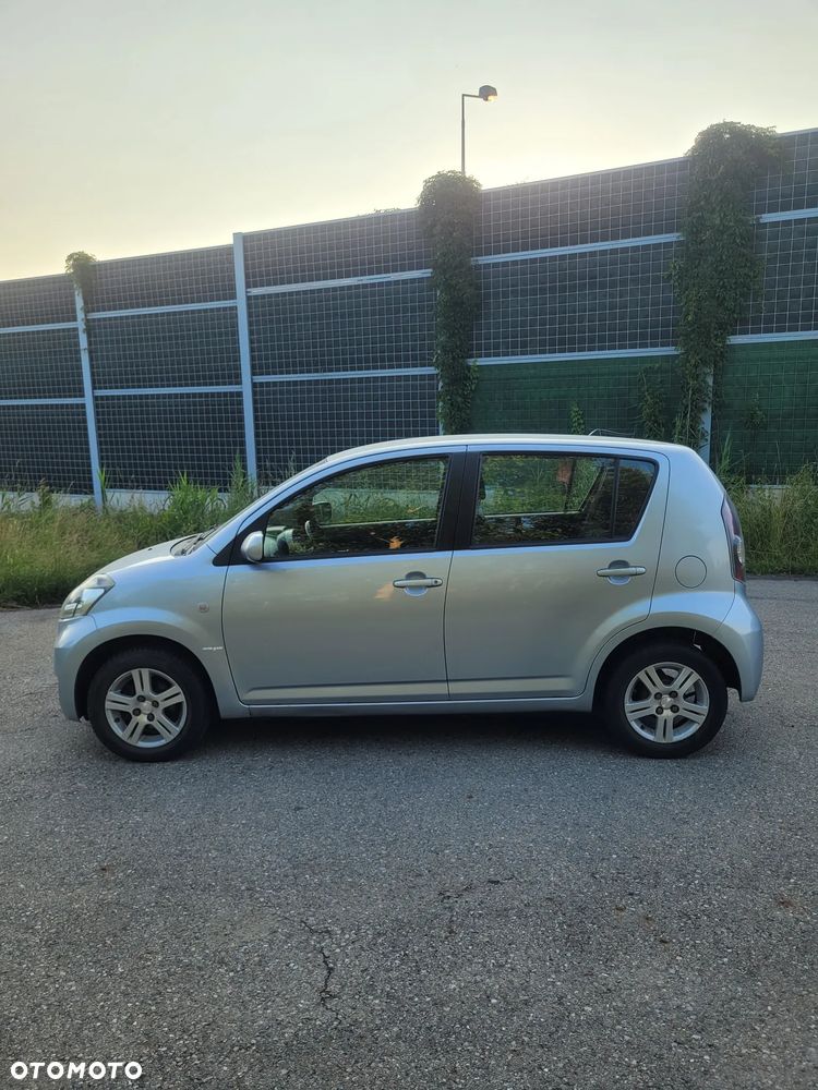 Daihatsu Sirion - 6
