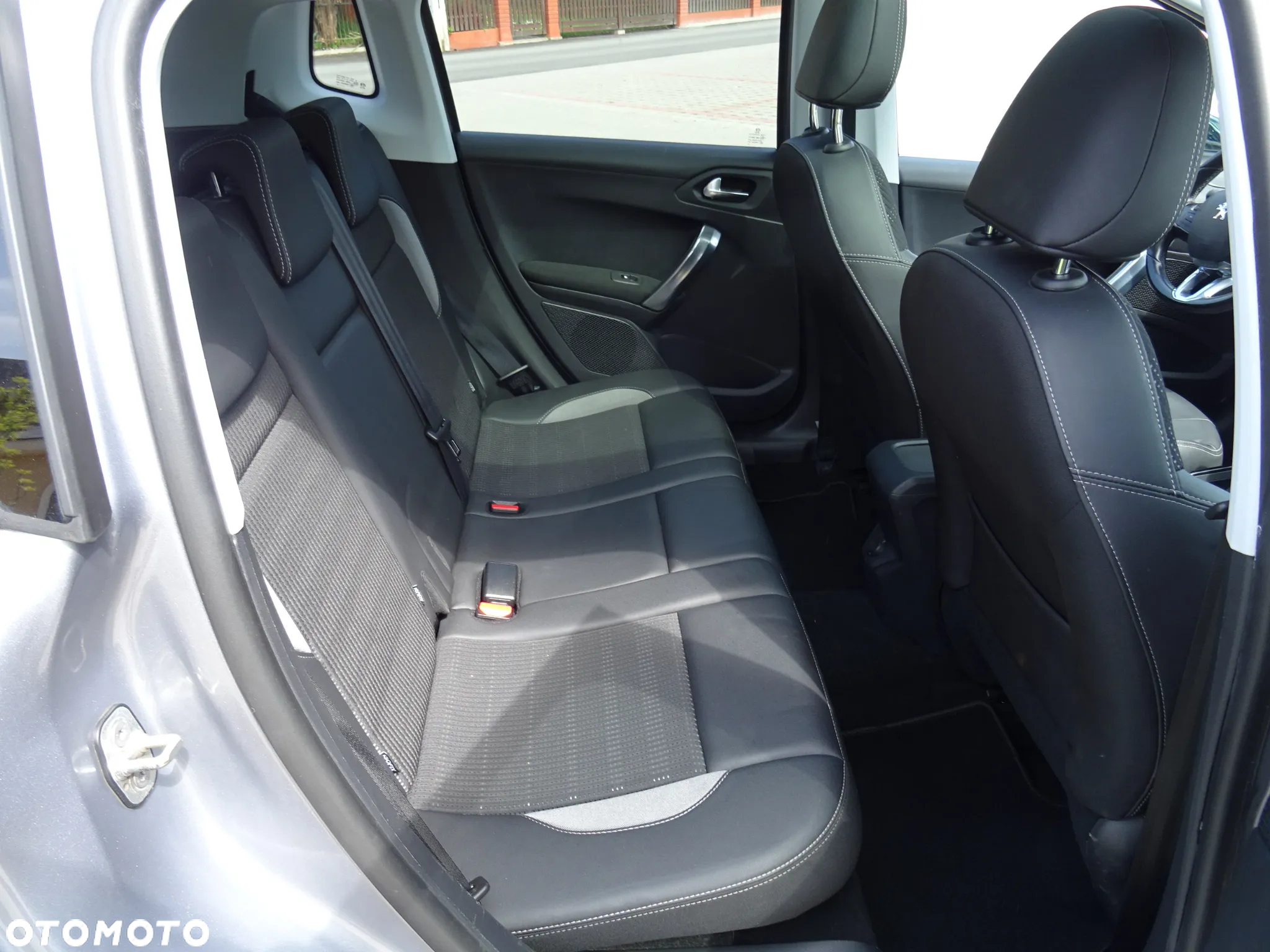 Peugeot 2008 1.2 Pure Tech GPF Allure S&S - 11